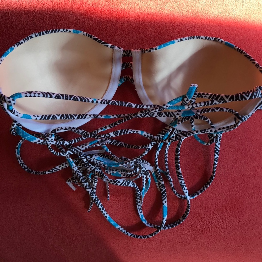 SOLD. NWOT Acacia Thai top xs - Picture 2 of 2